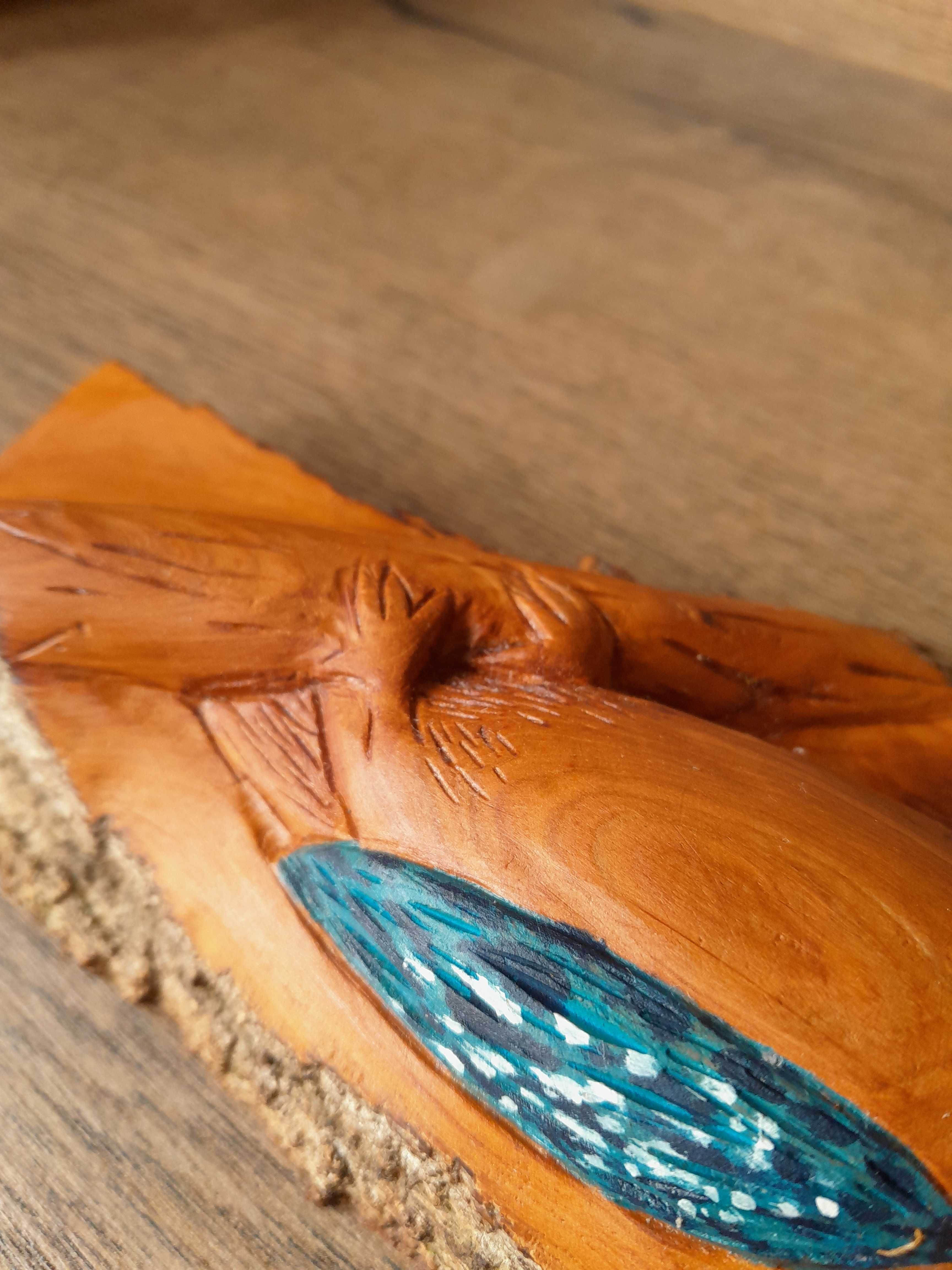 Zimorodek - rzeźba z kory topoli | Drewniane rękodzieło