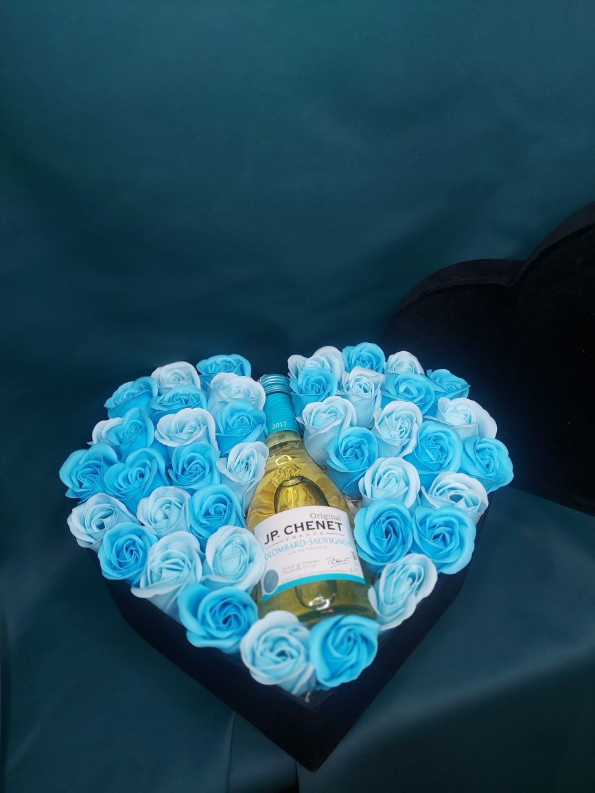 Flowerbox Walentynki dla niej prezent wyjątkowy wieczne róże mydlane