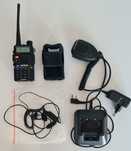 Krótkofalówkę Baofeng UV-5R.
