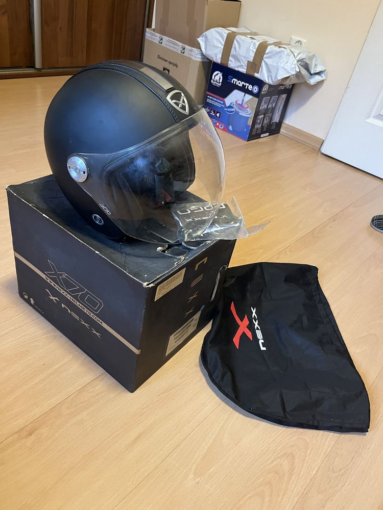 Czarny Kask motocyklowy