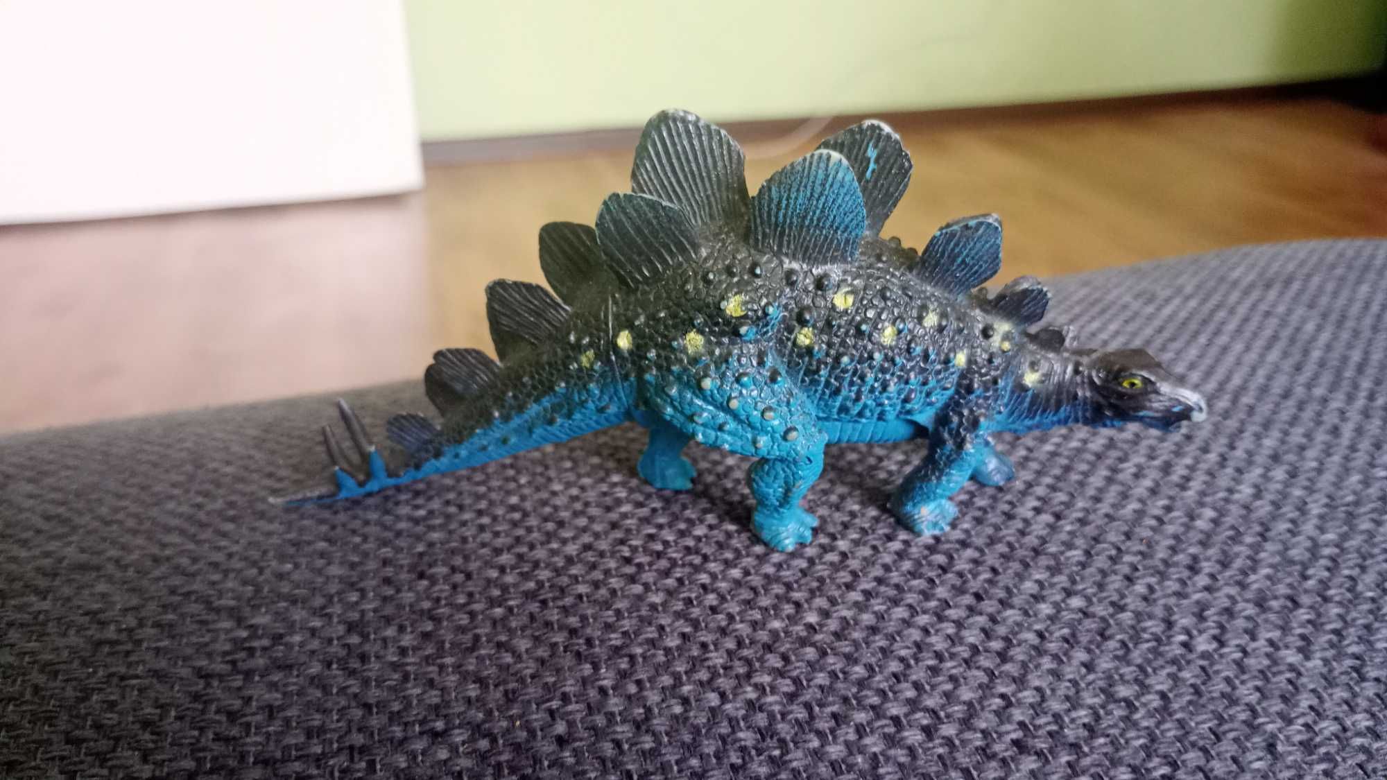 Figurki dinozaury.