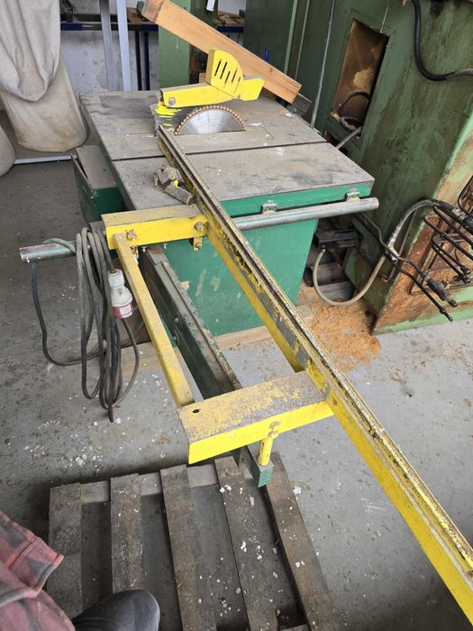 Piła stolikowa do cięcia drewna