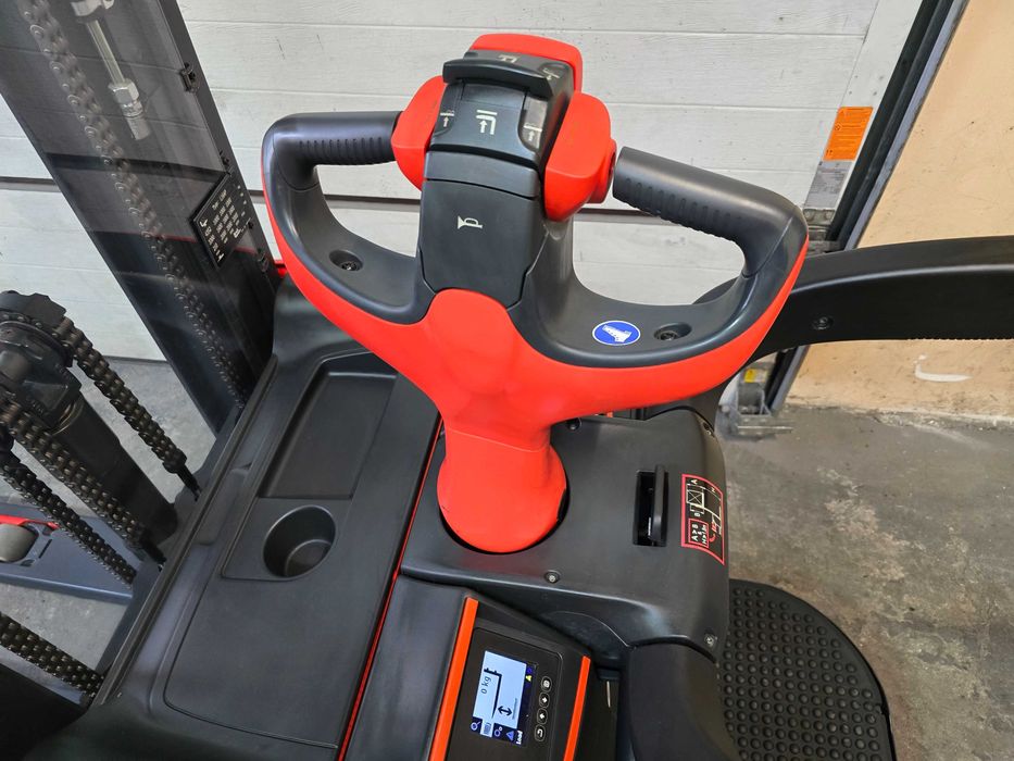 Штабелер самохідний Linde 1.4 тонни, підйом 4,352 метра 2021 рік