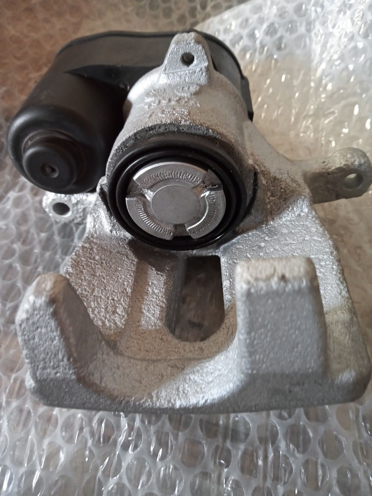 Zacisk Hamulcowy Mazda CX5,Audi A8.A6,A4.A5,PASSAT B5,B6,B7