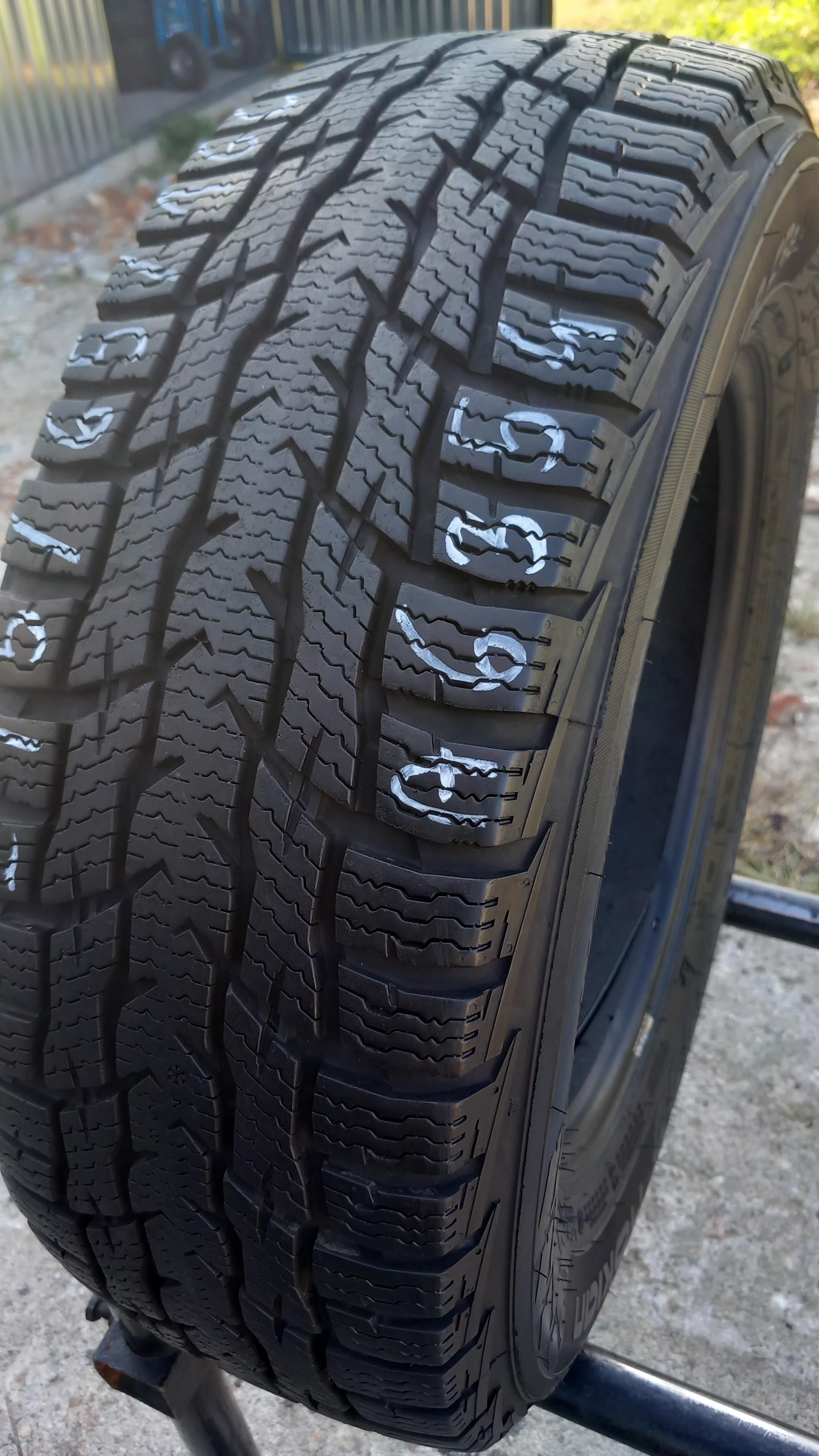 215/65/16C Nokian Hakkapeliitta CR3 109/107R