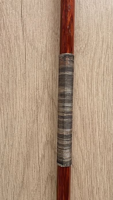 część smyczka do skrzypiec / altówki