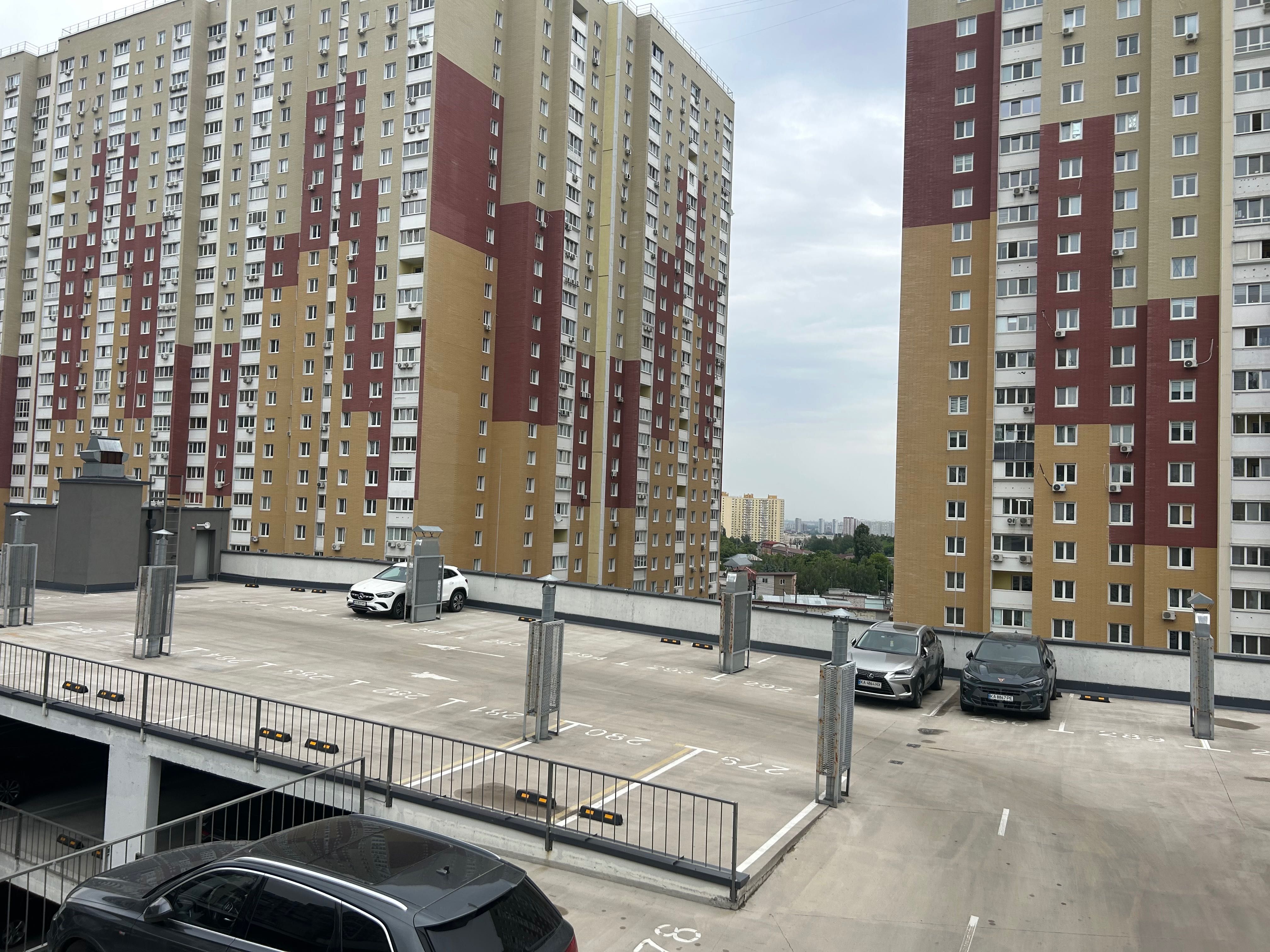 Варшавський мікрорайон 2 вул Олеся 2 Продам Без% місце паркінг 8.4