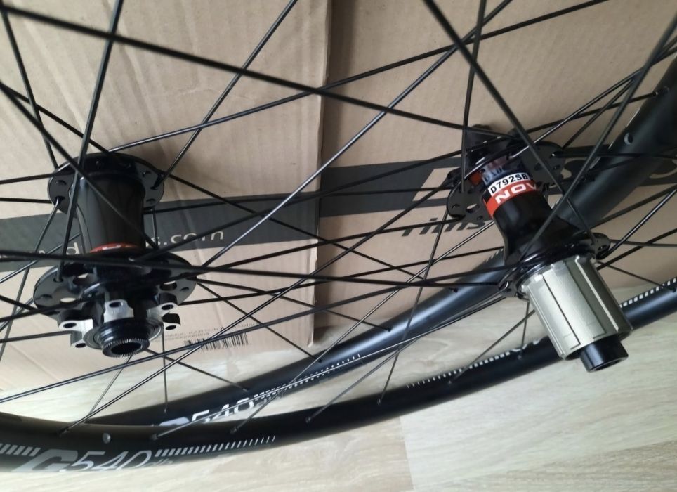 Nowe koła 28 29 dt swiss novatec gravel maszynowe sztywne osie