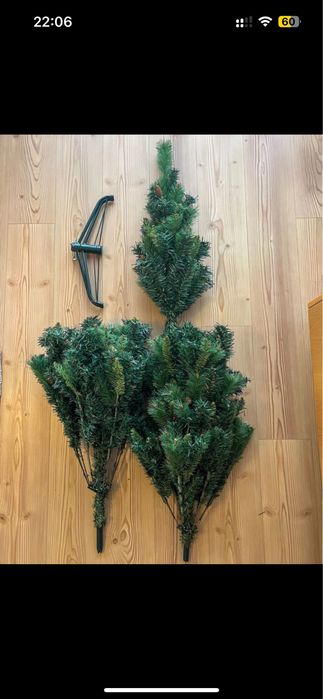 Arvore de Natal 180cm com pinhas