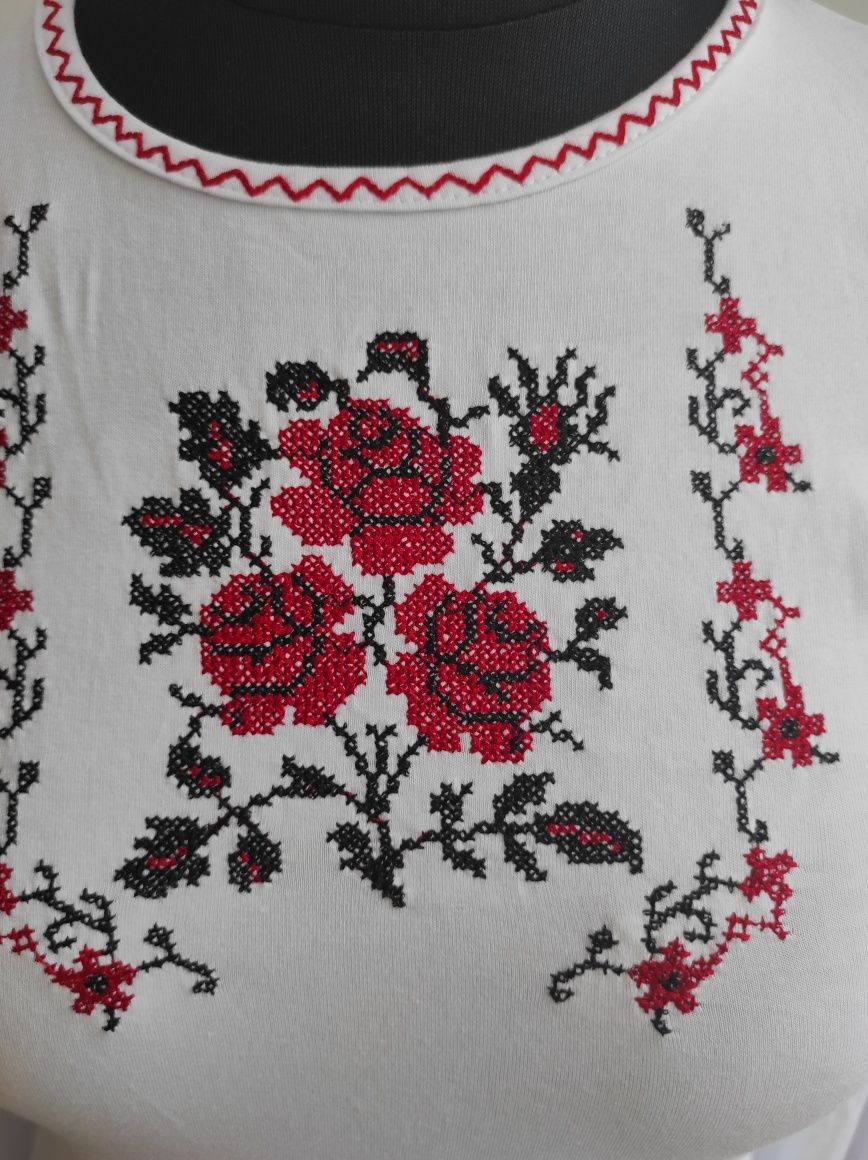 Школьная блузка вышиванка крестиком розы на рост 152-156 см от Valeo&V