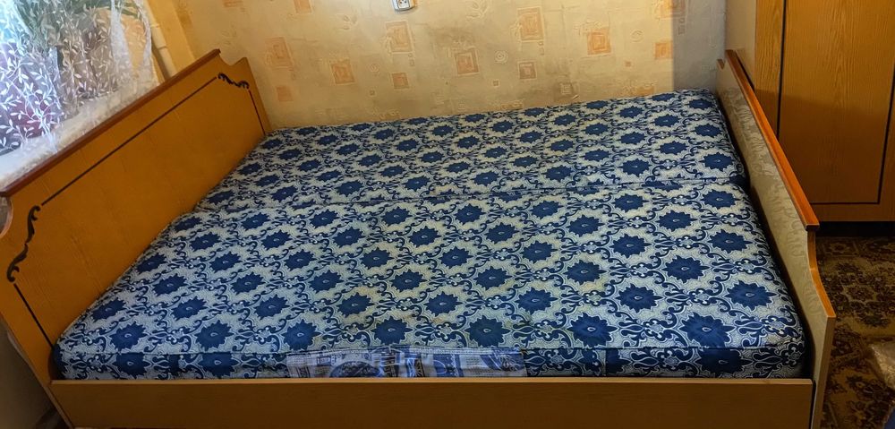 Двоспальне ліжко,від гарнитура Альбіна.