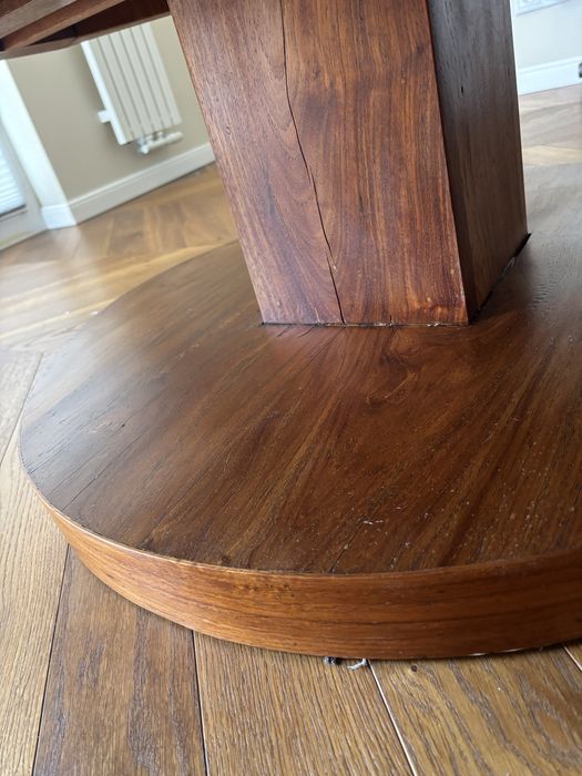 drewniana ława z marmurem