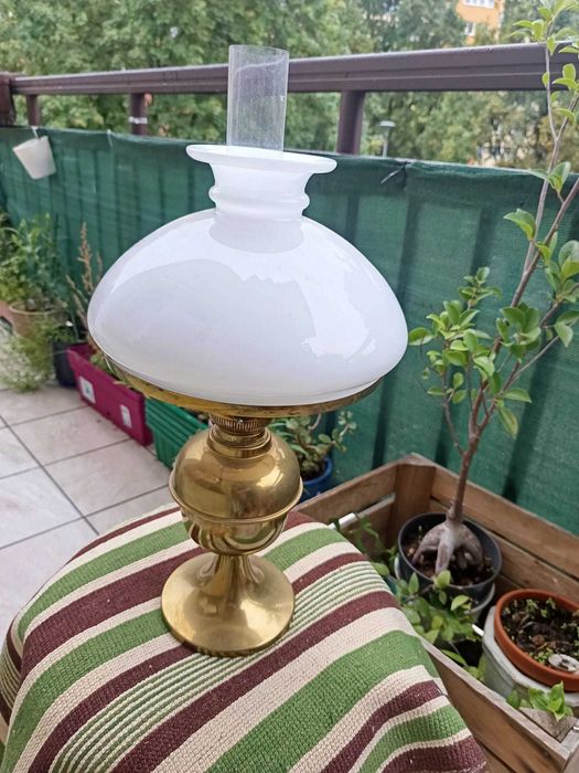 Lampa naftowa stojąca