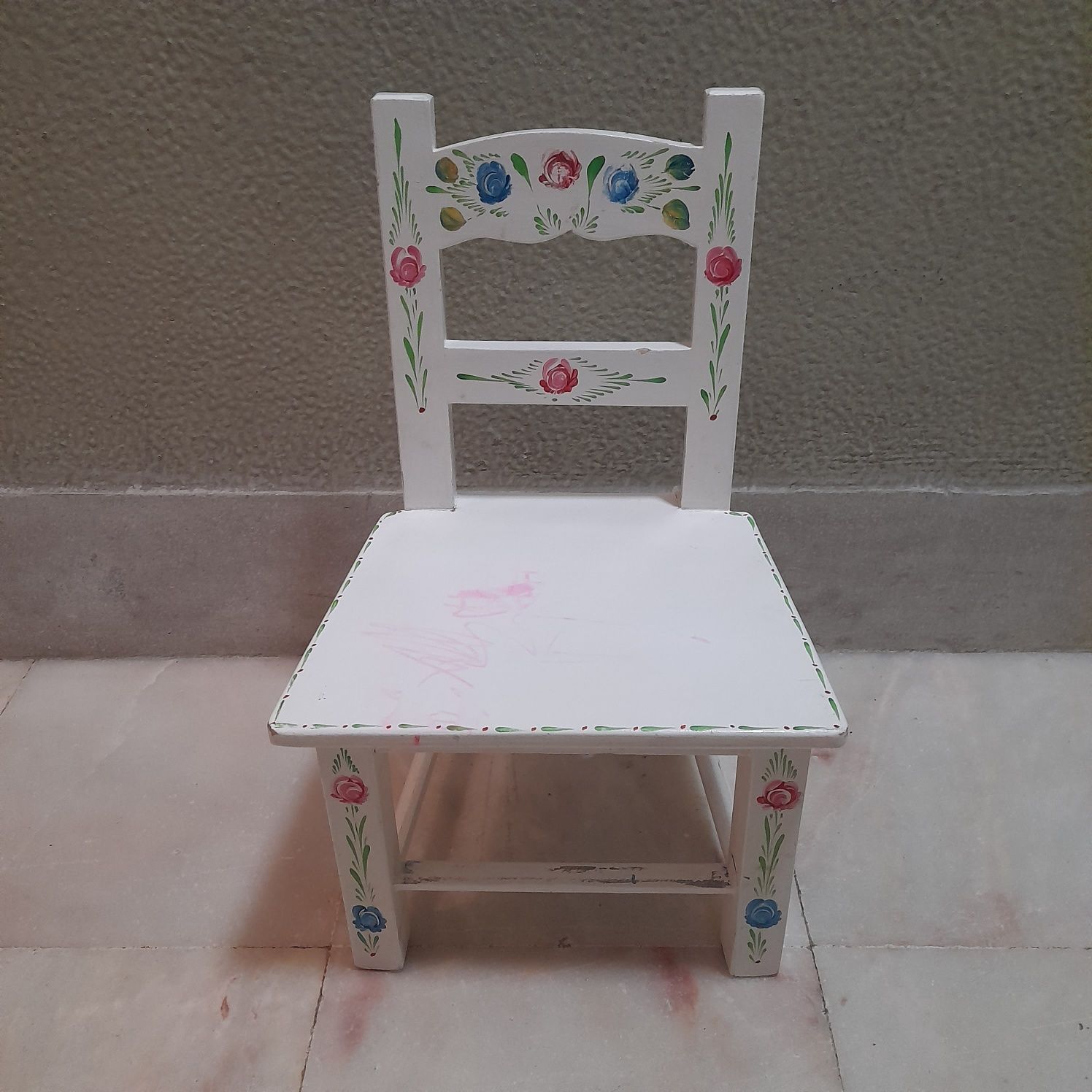 Cadeira para crianças ou decoração
