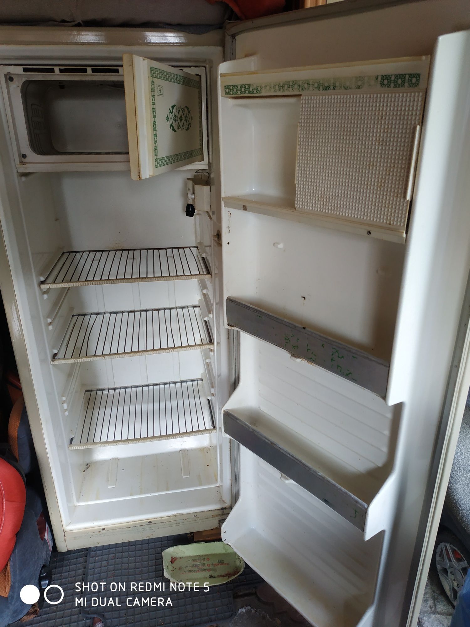 Холодильник в несправному стані