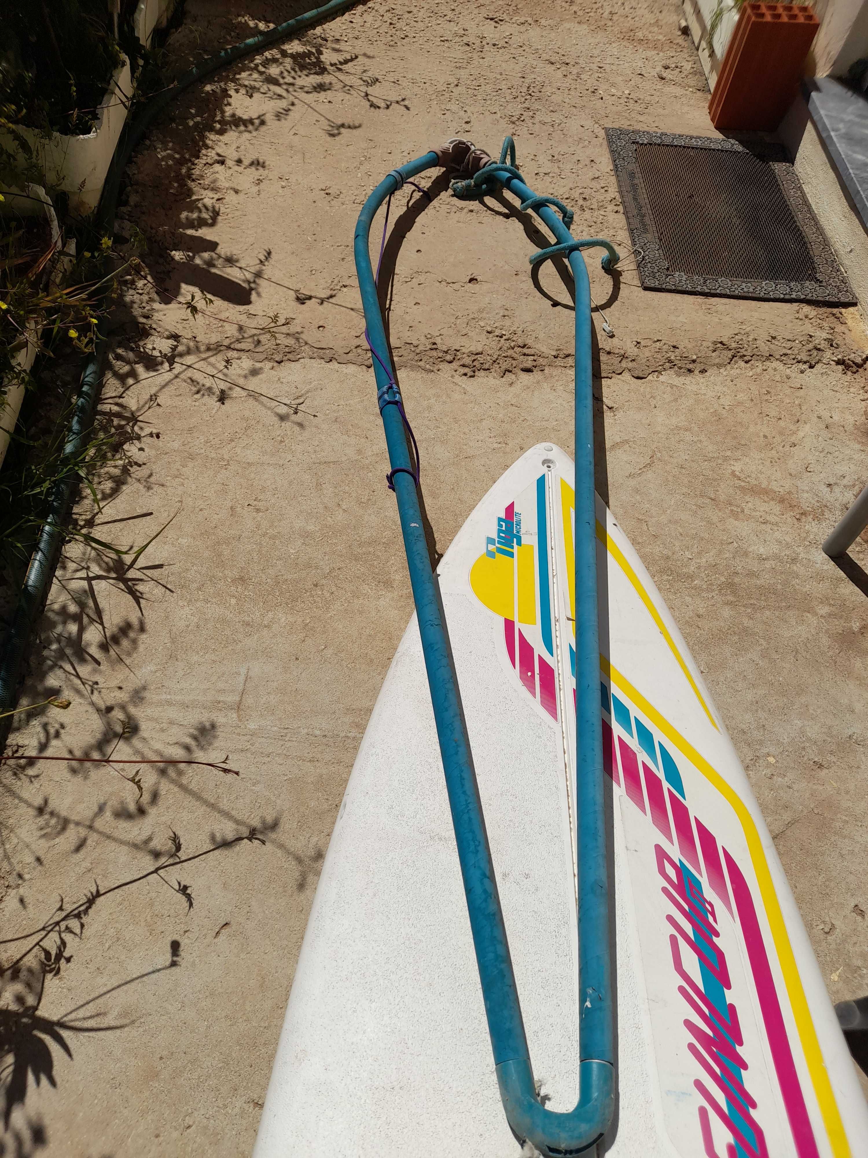 Prancha de windsurf em bom estado