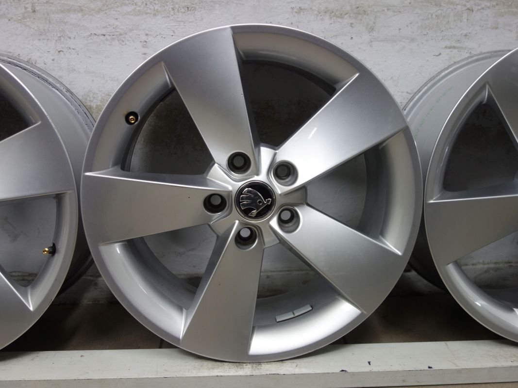 17/5x112 Felgi Aluminiowe Oryginalne Skoda Octavia Kodiaq Yeti extra s