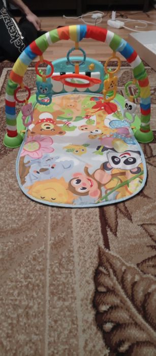 Ігровий килимок із брязкальцями, дзеркалом та піаніно