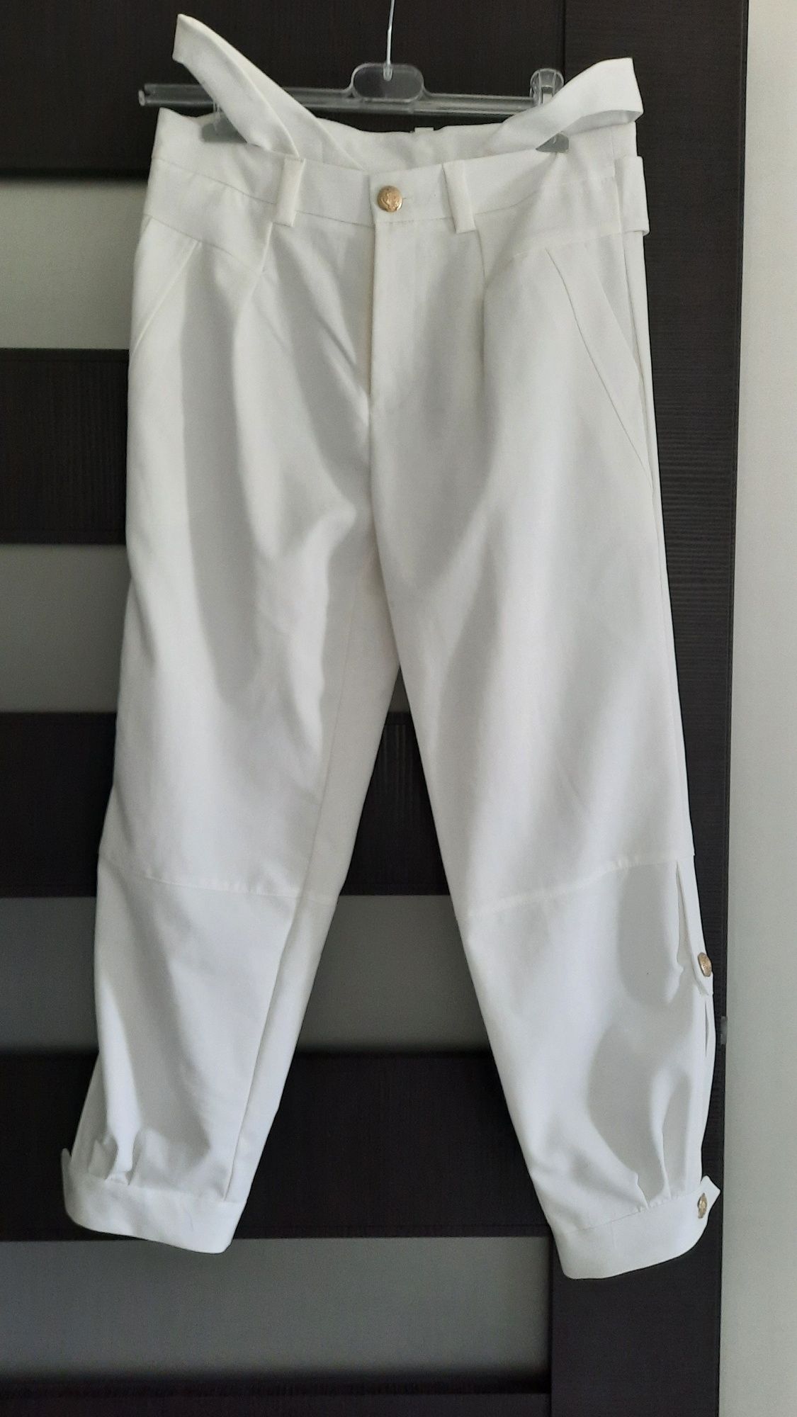 Spodnie z guzikami białe  By o la la