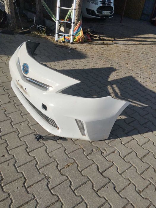Zderzak przedni Toyota Prius Plus