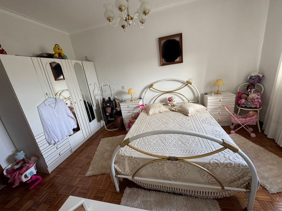 Mobília completa de quarto.