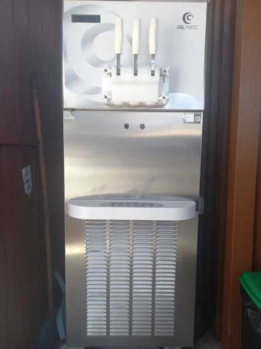 Máquina de gelados soft (GELMATIC BVEASY2PM 400V C/ BOMBA 9+9 LT)