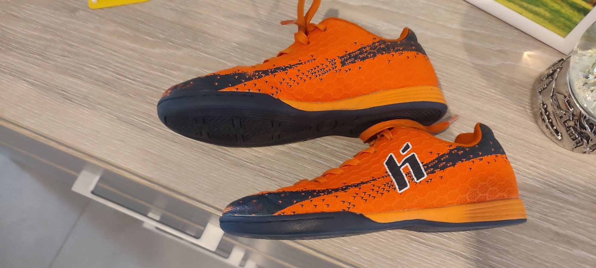 Sprzedam buty halowe  chłopięce 33 Huari