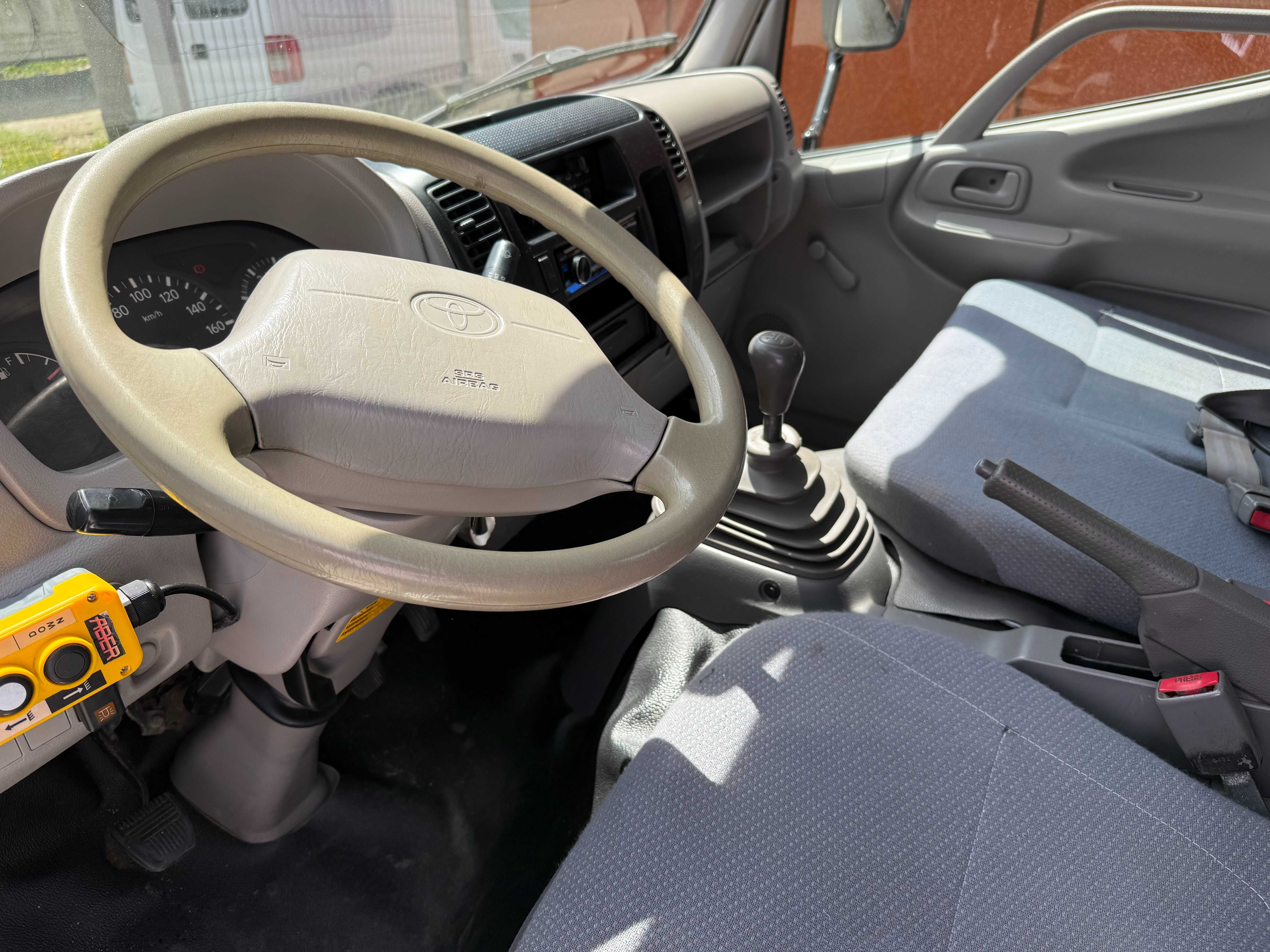Carrinha Toyota dyna tribasculante