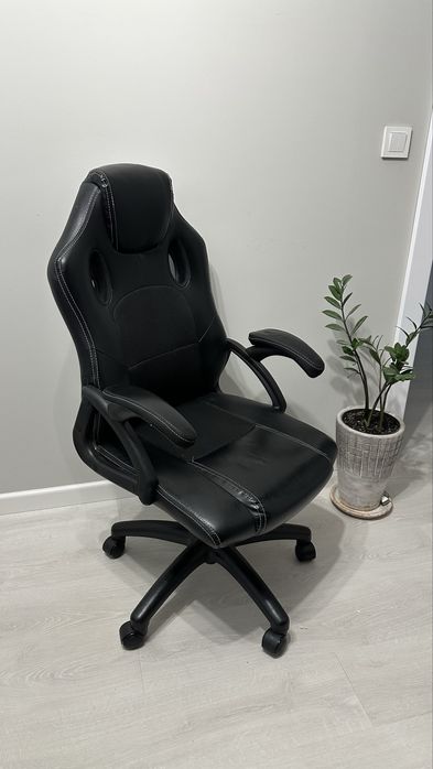 fotel obrotowy skórzany czarny regulowany krzesło