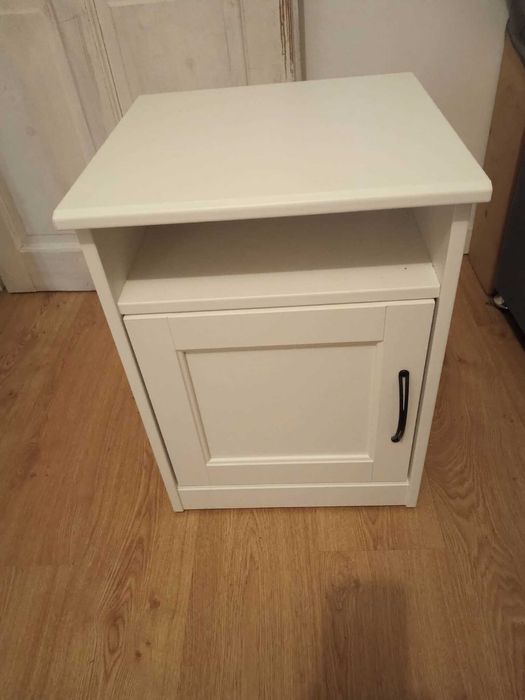 stolik nocny biały