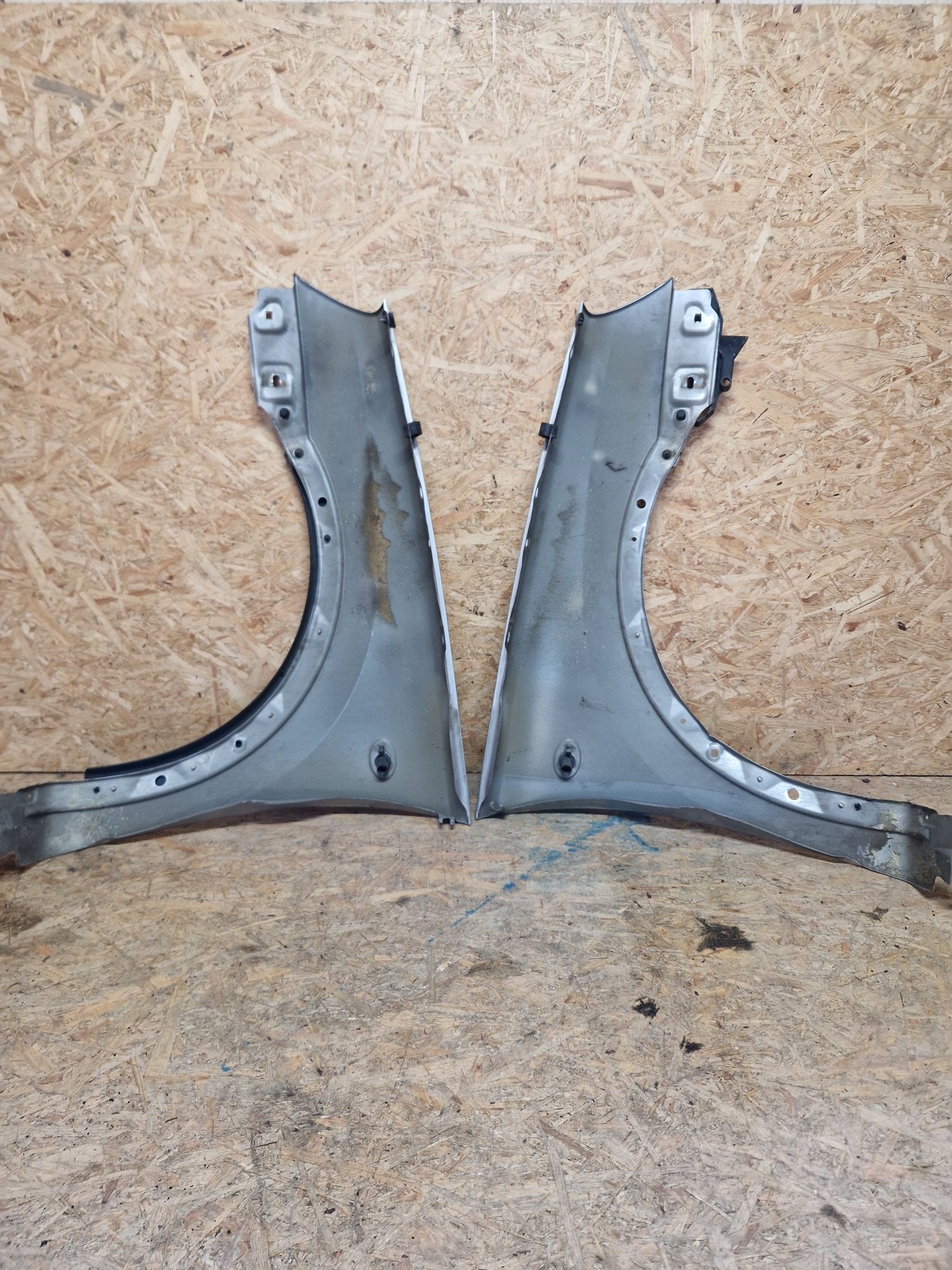 Błotnik prawy przód Opel Corsa C lift Z157