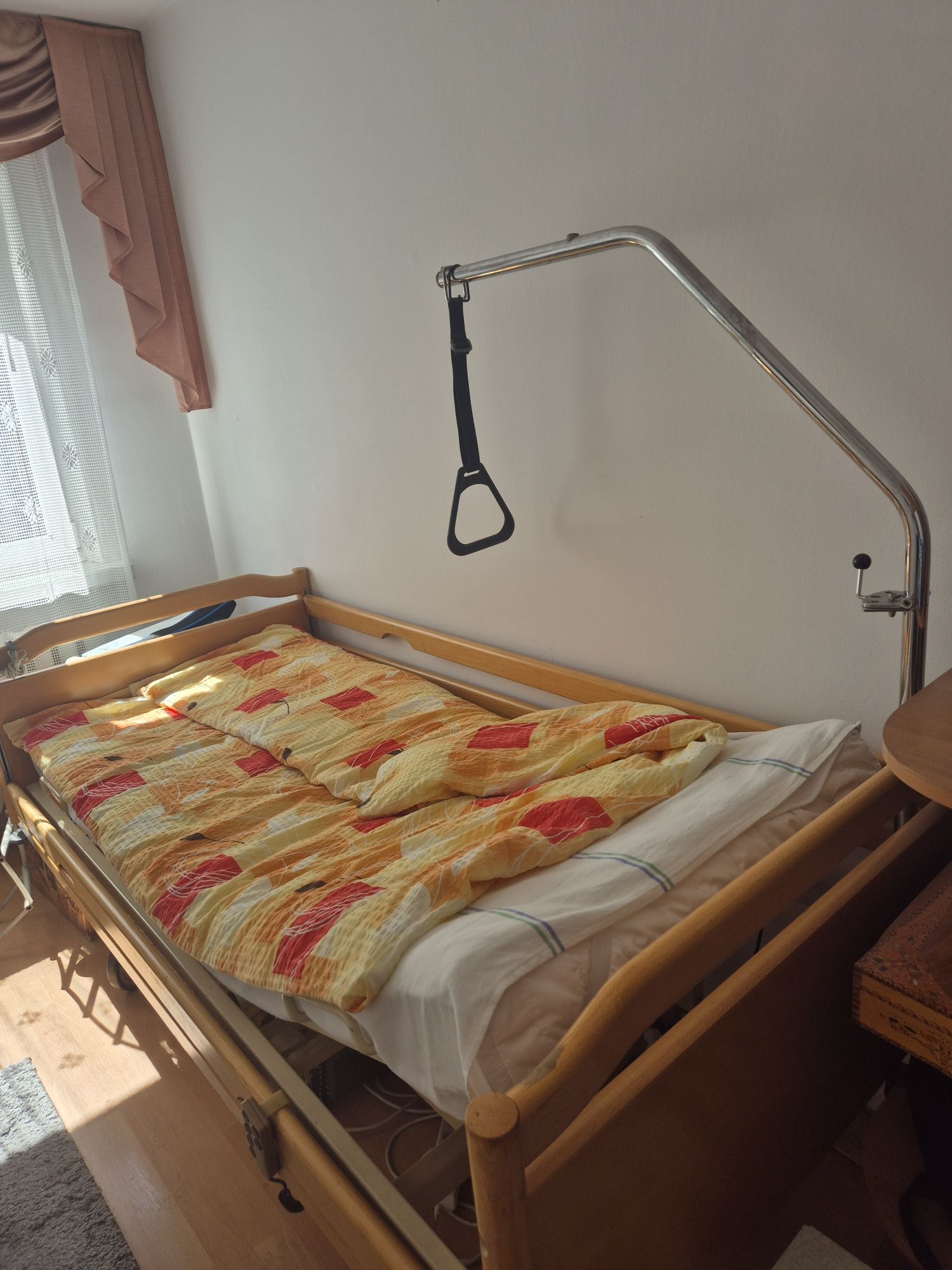 Łóżko rehabilitacyjne elektryczne+ szafka