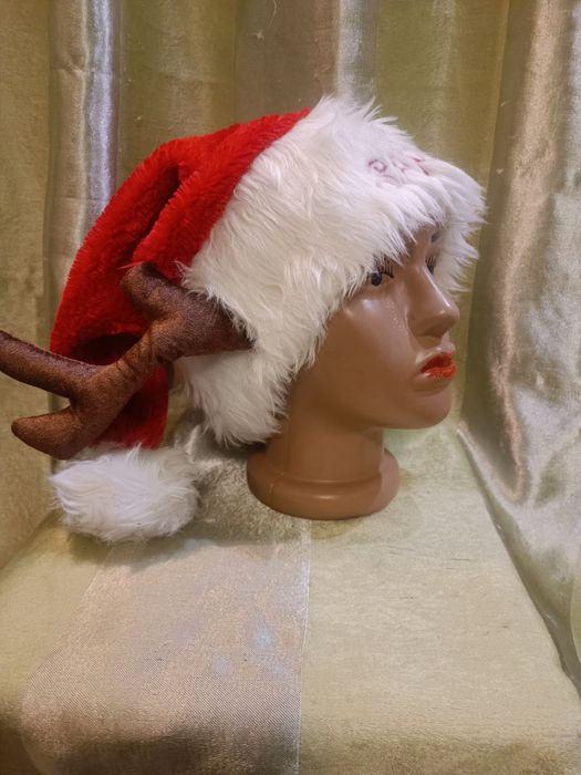 Новогодние  шапки Деда Мороза