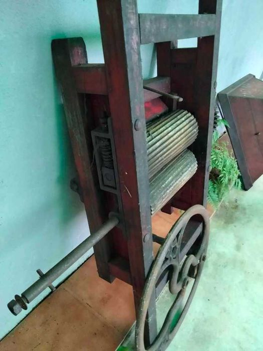 Espremedor / Relador de uvas