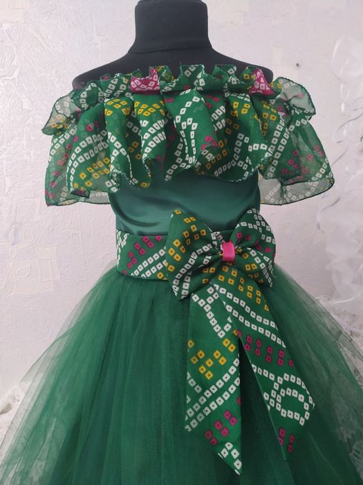 Платье зеленое для девочки. Сукня зелена Ялинка