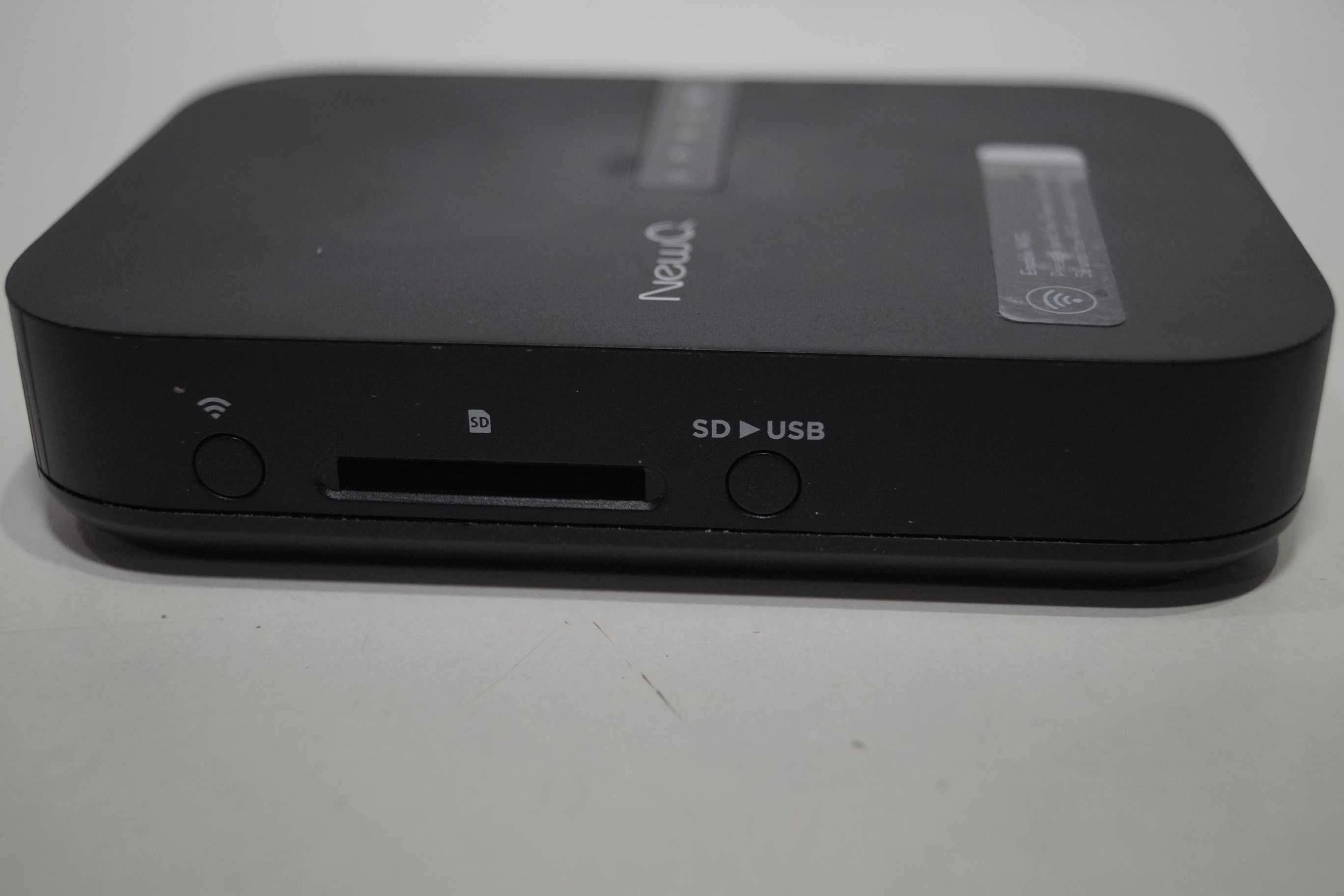 Filehub przenośny router podróżny SD USB NewQ B3 WiFi