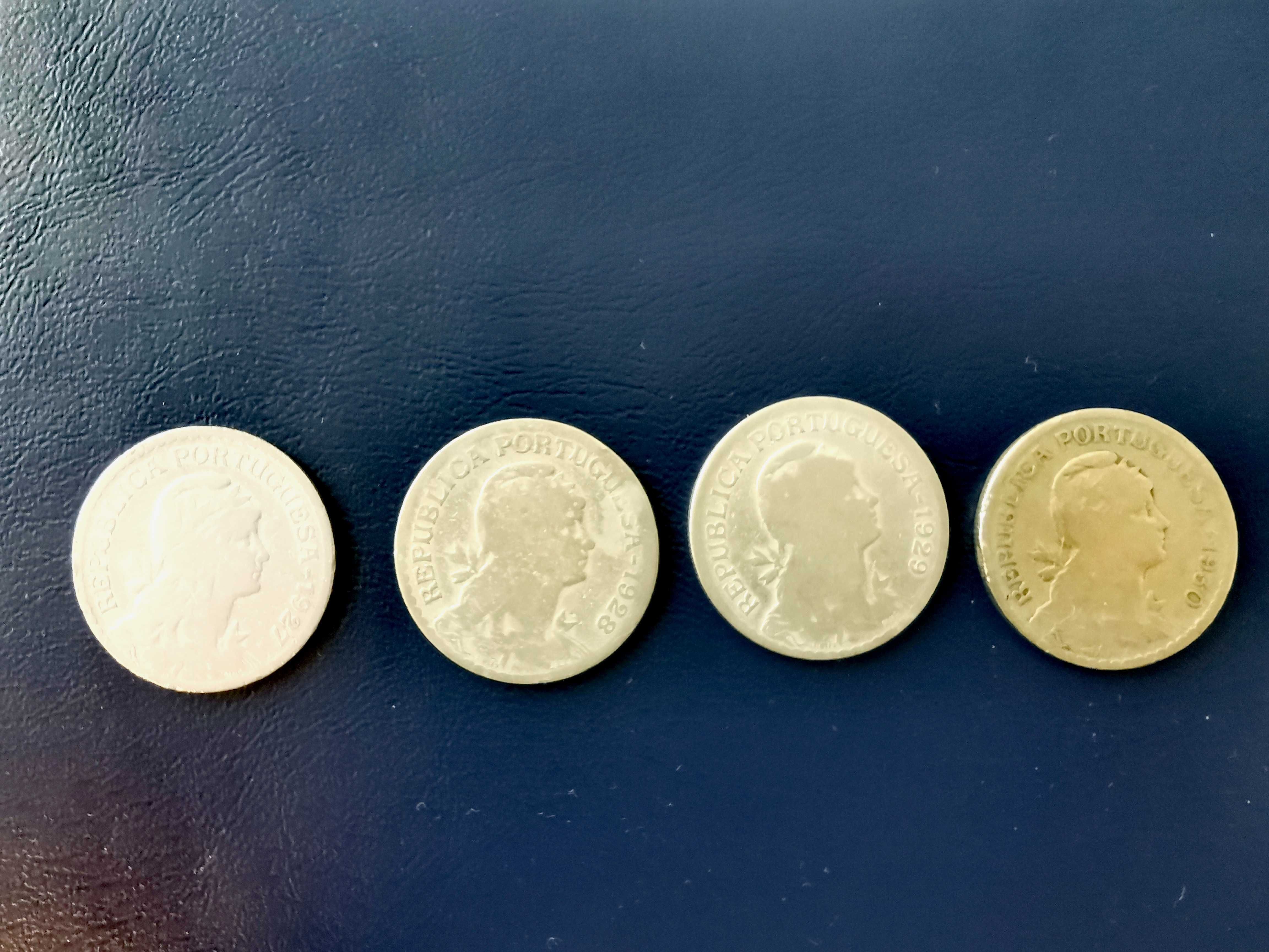 Quatro moedas antigas de 1 escudo (1927, 28, 29 e 30)