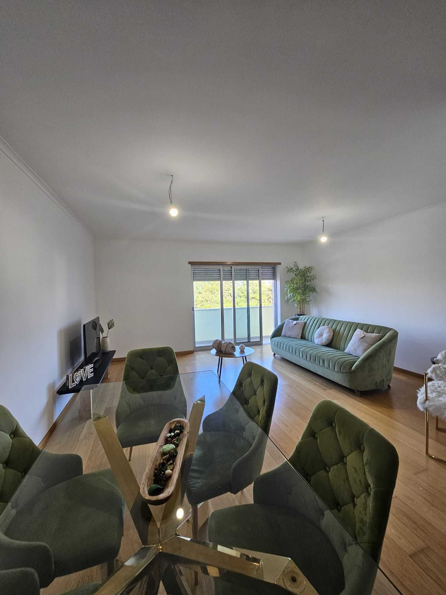 Apartamento T2 com 115m² junto à Quinta do Cerrado em Carnaxide