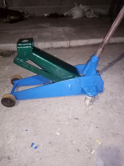 Домкрат механический