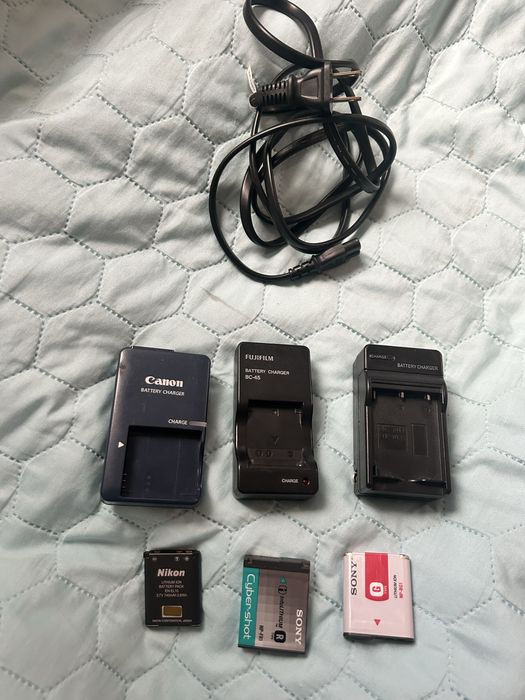 зарядки на фотоаппарат батареи карты памяти
