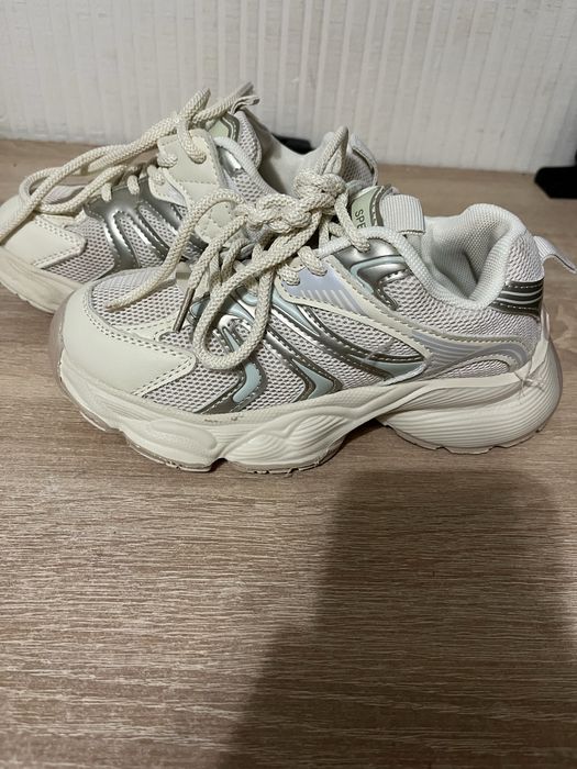 Кросівки на дівчинку 32 розмір,устілка 19 см