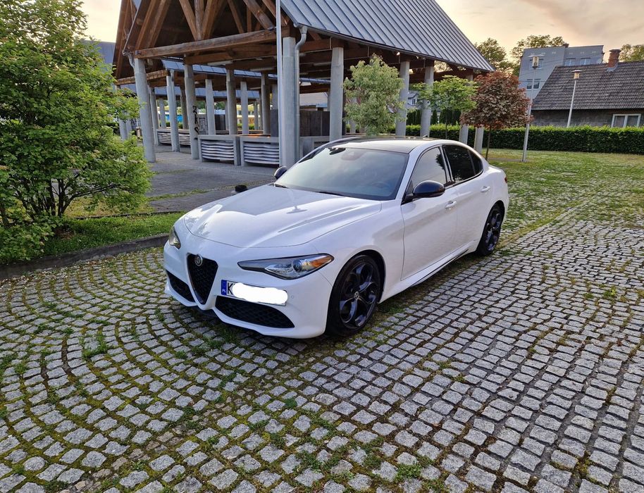 Alfa Romeo Giulia Alfa Giulia 2020r. 2.0Benz 280KM Veloce RWD Carbon Edition