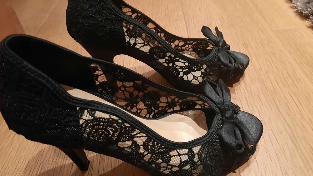 Sapatos da sapataria Guimarães como novos