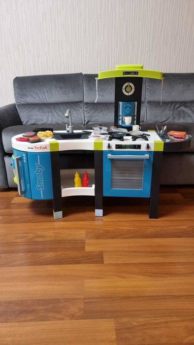Продам игрушечную деткую кухню Smoby
