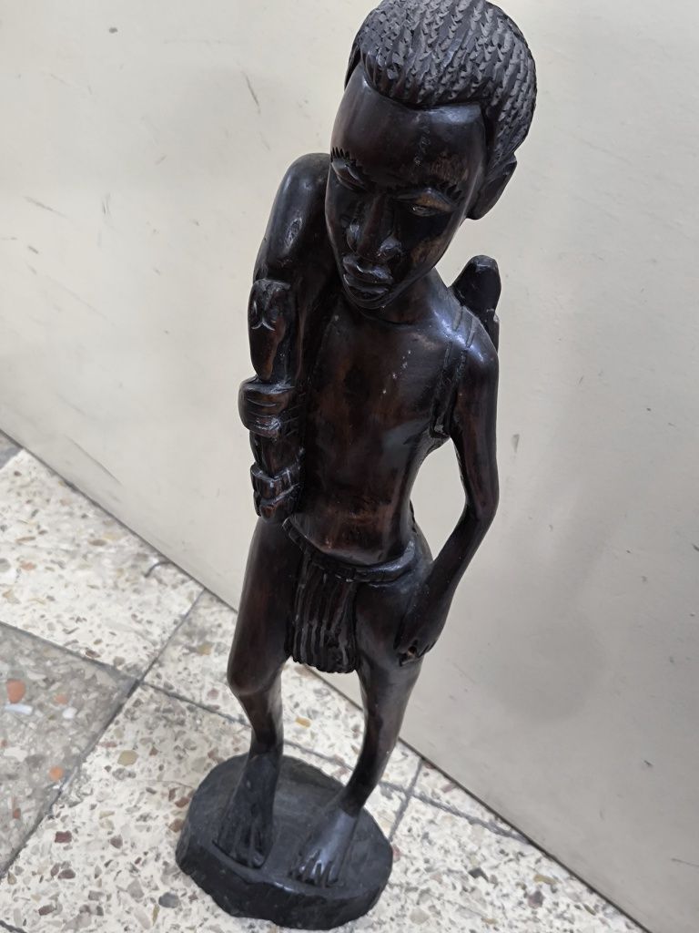 Escultura em madeira maciça ébano de homem Tanzânia