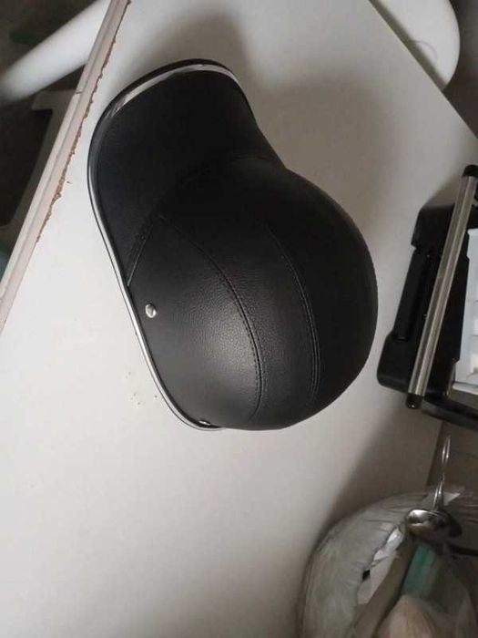 Capacete para mota, bicicleta ou trotinetes de cor preta