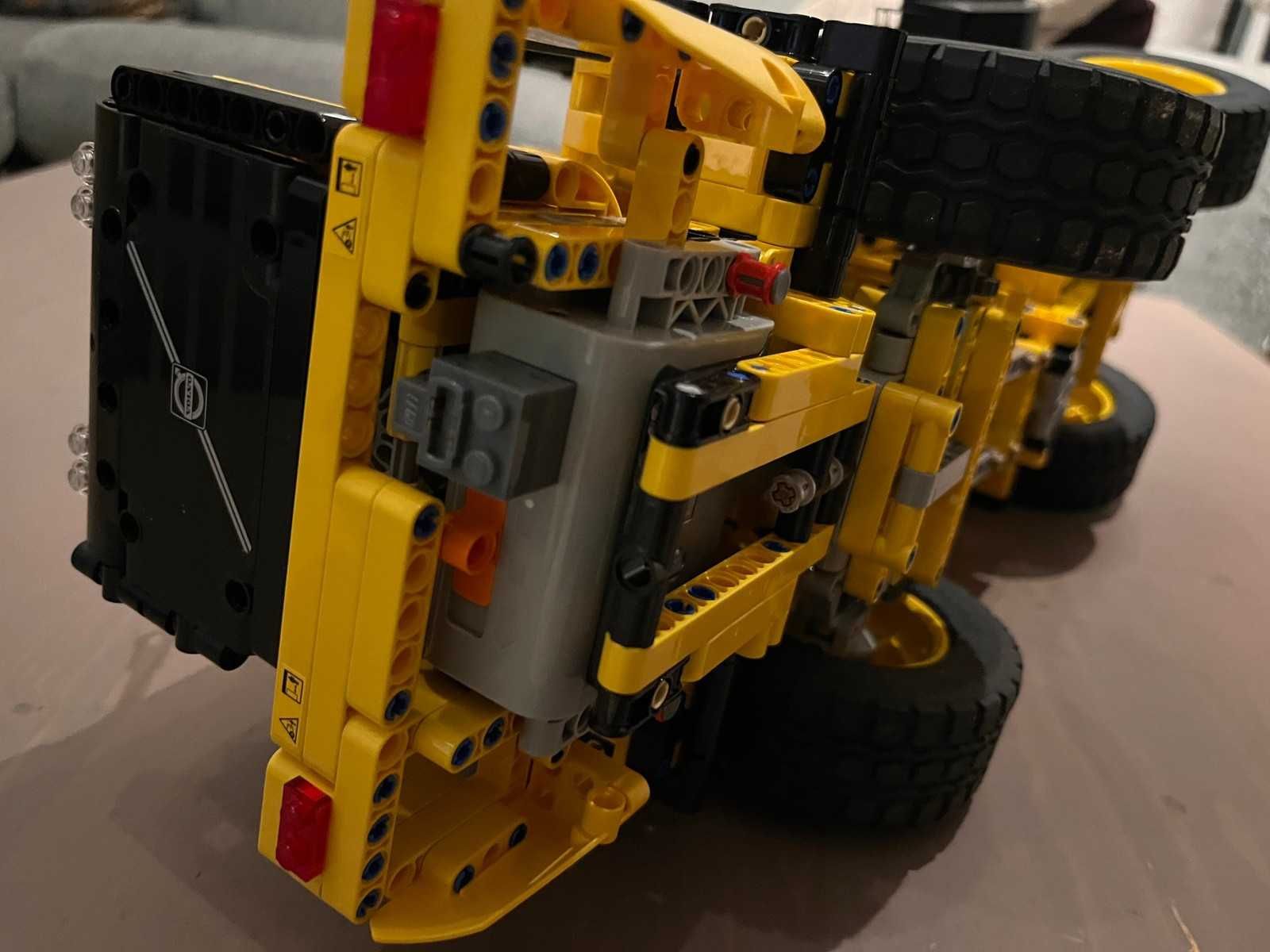 Lego Technic Koparka VOLVO L350F #42030