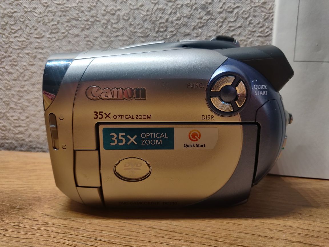 Відеокамера Canon dc 210 / Видеокамера