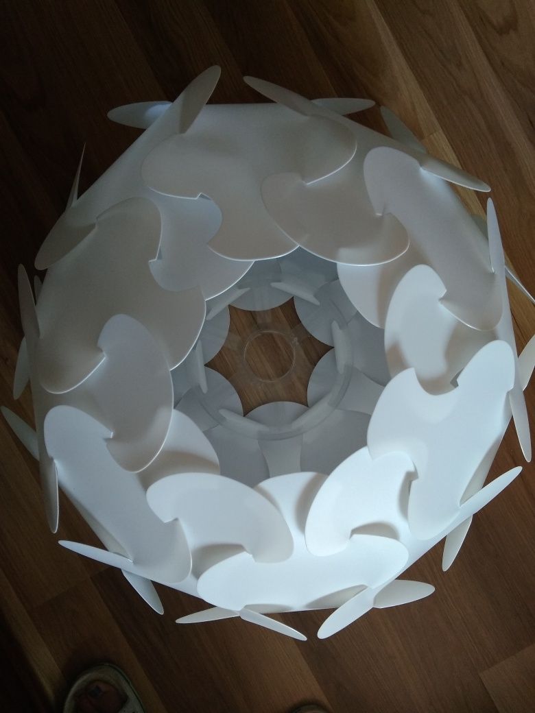 Lampa wiszaca   biala
