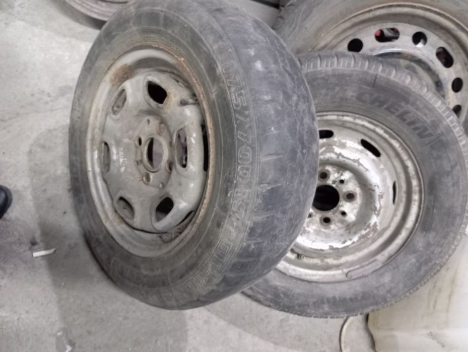 Диск Таврия ,ваз,Опель,Митсубиси,форд фиеста . Колпаки 15 .запаска